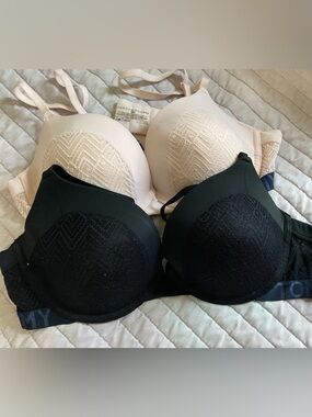 Tommy Hilfiger Light Pink & black brasTag Detail